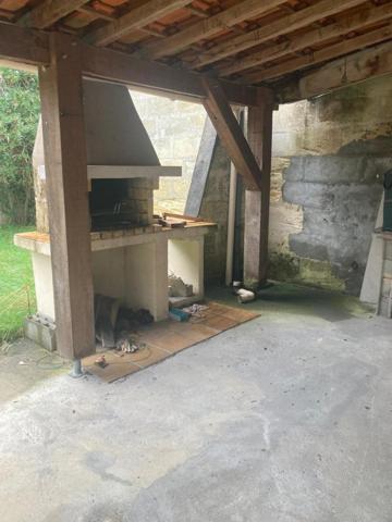 maison de ville non mitoyenne  avec étages 3 chambres et jardinet