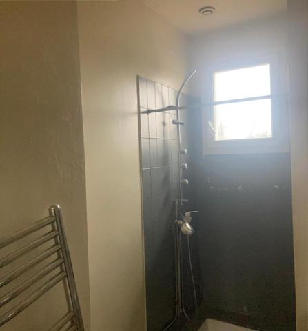 maison de ville non mitoyenne  avec étages 3 chambres et jardinet