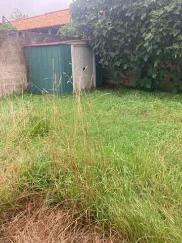 maison de ville non mitoyenne  avec étages 3 chambres et jardinet