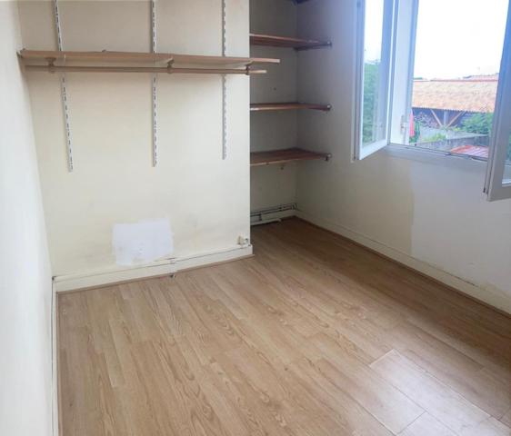 maison de ville non mitoyenne  avec étages 3 chambres et jardinet