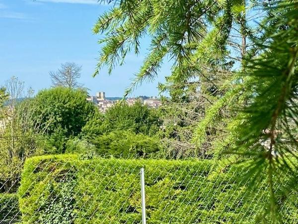 Auch, quartier prisé - Plain-pied de 155m2 - Jardin + dépendances