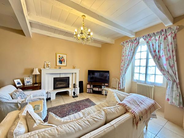 Superbe maison de maître rénovée de 4 chambres avec jardins paysagers, dépendances et maison du XVIIIe siècle à rénover Chatain