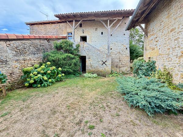 Superbe maison de maître rénovée de 4 chambres avec jardins paysagers, dépendances et maison du XVIIIe siècle à rénover Chatain