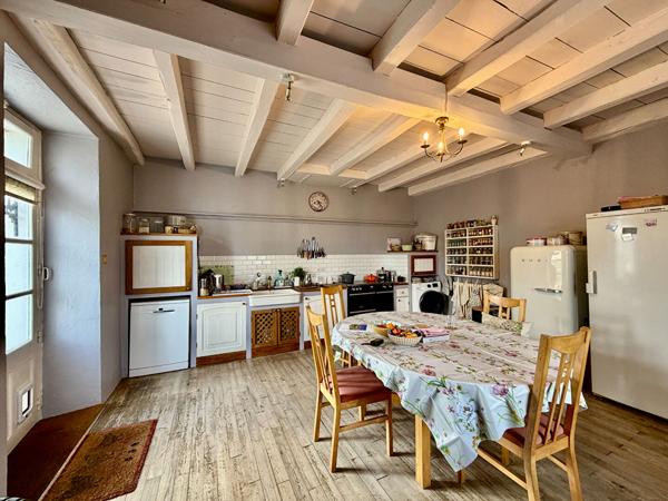 Superbe maison de maître rénovée de 4 chambres avec jardins paysagers, dépendances et maison du XVIIIe siècle à rénover Chatain