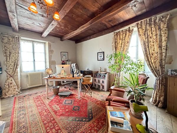 Superbe maison de maître rénovée de 4 chambres avec jardins paysagers, dépendances et maison du XVIIIe siècle à rénover Chatain