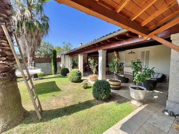 MAISON DE VILLE AVEC BEAU JARDIN ET 3 GARAGES Eauze
