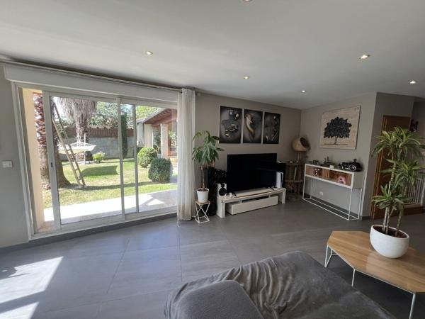 MAISON DE VILLE AVEC BEAU JARDIN ET 3 GARAGES Eauze