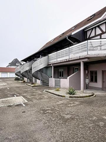 EN EXCLUSIVITE APPARTEMENT TRIPLEX  AVEC TERRASSE PARKING PRIVATIF ET UNE CAVE