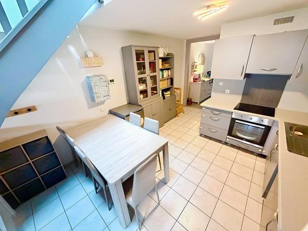 EN EXCLUSIVITE APPARTEMENT TRIPLEX  AVEC TERRASSE PARKING PRIVATIF ET UNE CAVE