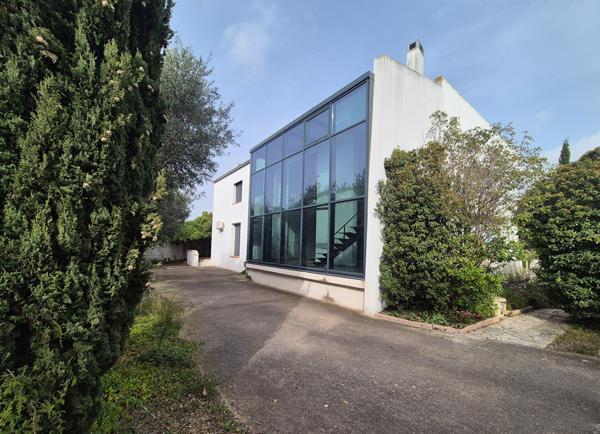 Villa d'architecte de 310 m² avec logement indépendant - Balaruc -les- bains