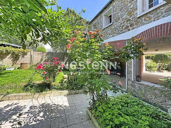 Maison en meulière à Antony Centre - 148 m² avec jardin - À 5 min du RER B - Fort potentiel