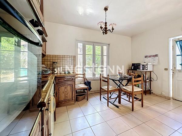 Maison en meulière à Antony Centre - 148 m² avec jardin - À 5 min du RER B - Fort potentiel
