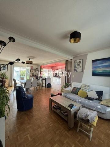 Maison
         5 pièces
        - 113 m² 237 000 € *