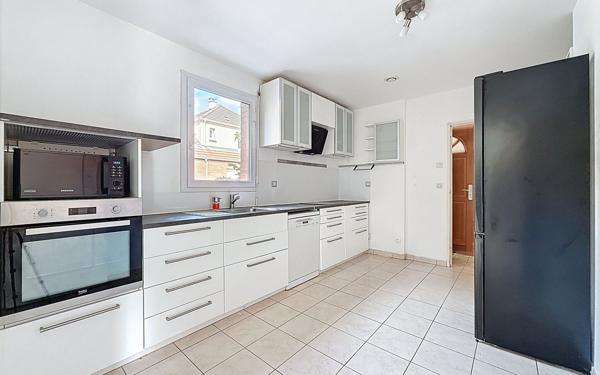 Maison à vendre    8 pièces • 163,75 m2 Guyancourt