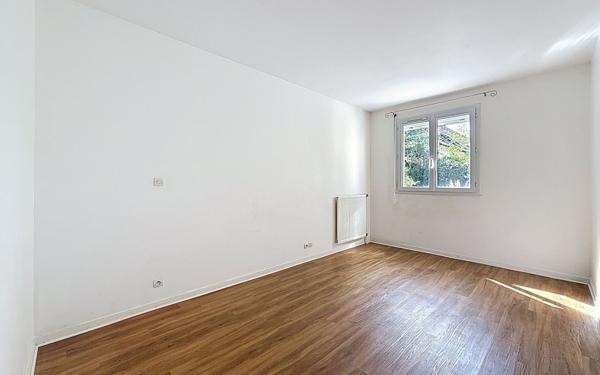 Maison à vendre    8 pièces • 163,75 m2 Guyancourt