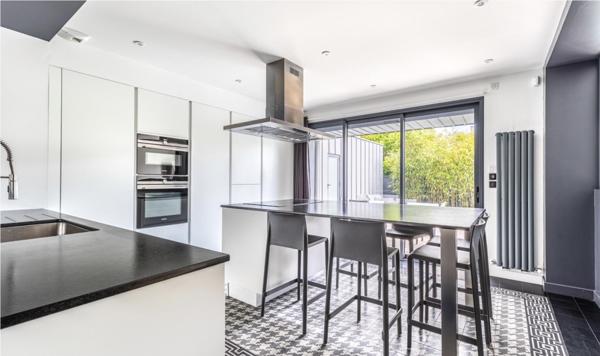 Pessac hyper centre, dans une rue calme: Demeure d'exception dans le quartier protégé des 16 villas du Casino