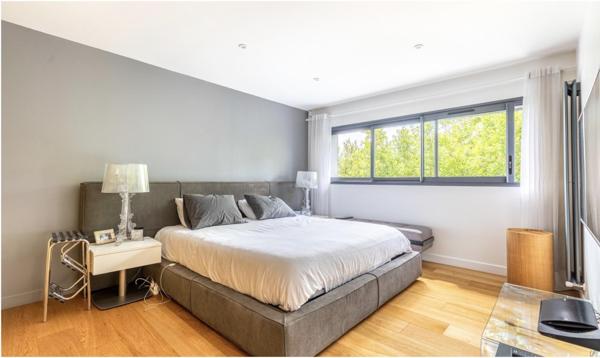 Pessac hyper centre, dans une rue calme: Demeure d'exception dans le quartier protégé des 16 villas du Casino