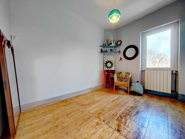Charmante maison en pierre de 106 m² avec jardin et dépendances à VALENCE SUR BAISE (32)