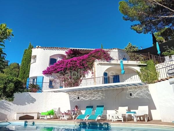 Maison à vendre 8 pièces LES ISSAMBRES (83), vue mer, piscine, 6 chambres, 2 appartements indépendants, boulodrome, garage, parking !!