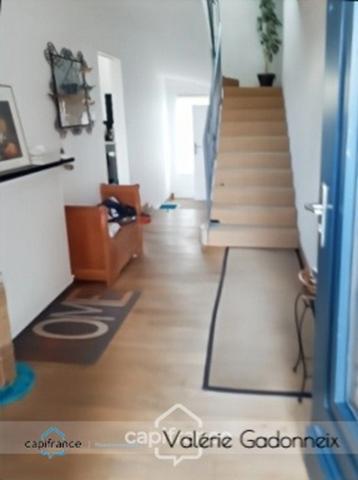 Maison individuelle avec jardin et garage proche centre-ville