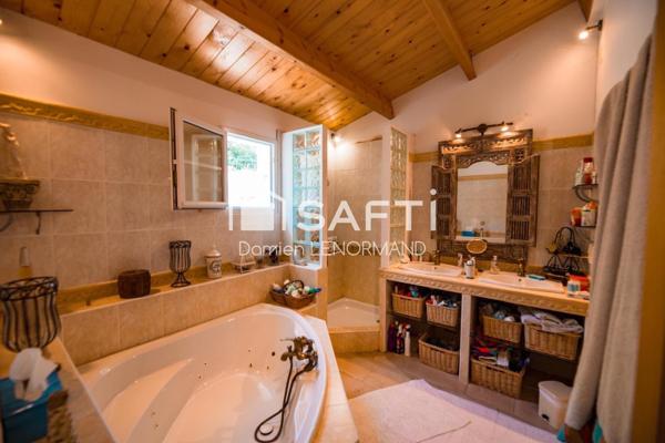 Rare Villa avec piscine de 205m2 à 50m de la plage