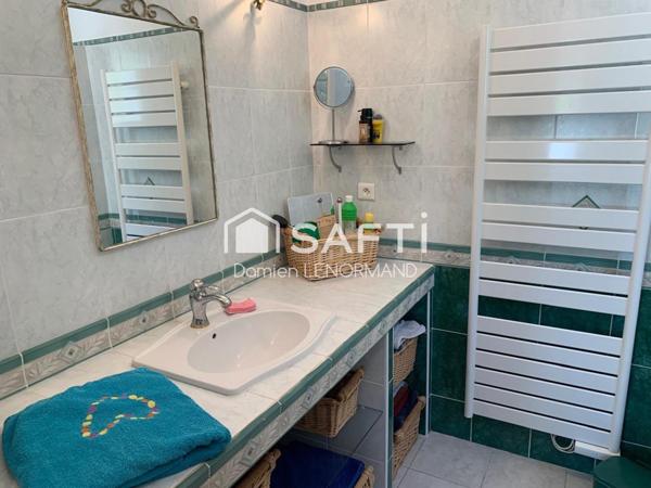 Rare Villa avec piscine de 205m2 à 50m de la plage