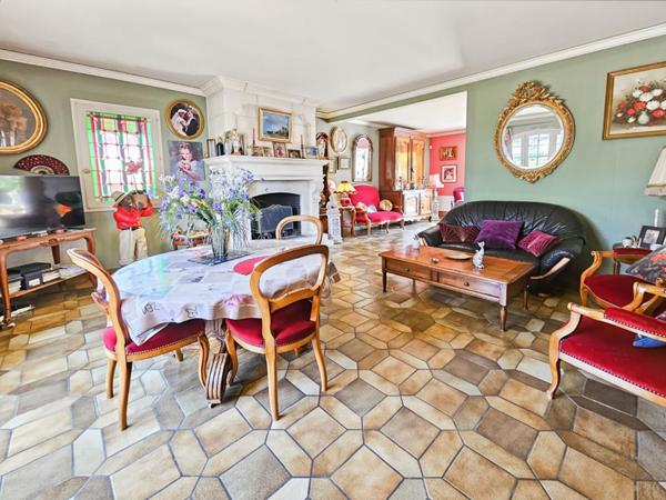 Maison familiale avec un parc arboré de plus de 4 000 m² à seulement 3 km du centre historique d'Angers