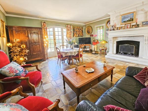 Maison familiale avec un parc arboré de plus de 4 000 m² à seulement 3 km du centre historique d'Angers