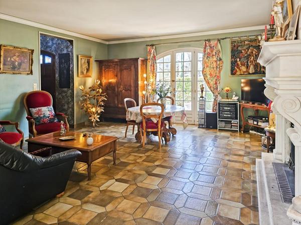 Maison familiale avec un parc arboré de plus de 4 000 m² à seulement 3 km du centre historique d'Angers