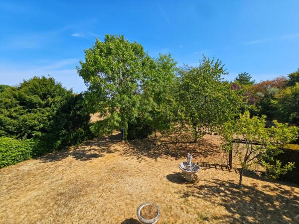 Maison familiale avec un parc arboré de plus de 4 000 m² à seulement 3 km du centre historique d'Angers