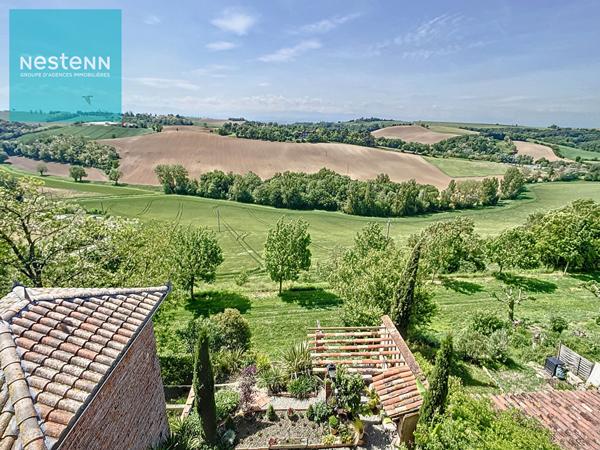 A vendre maison de village de 190m² habitable, cours, jardin, garage, 10 min de Nailloux