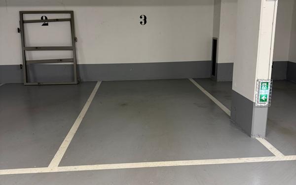 Stationnement à louer