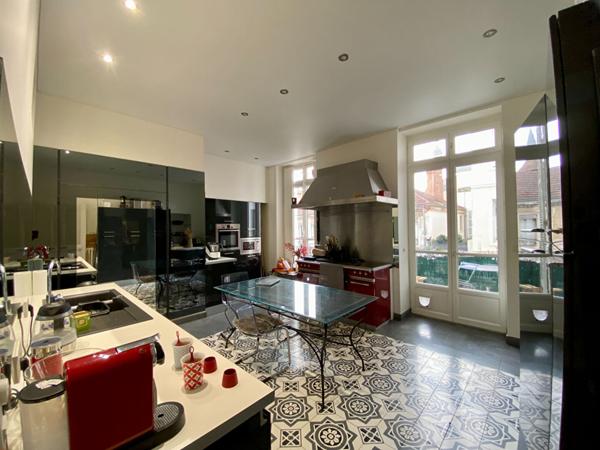 Appart HAUSMANNIEN Chalon Sur Saone 8 pièce(s) 312.58 m2 TERRASSE