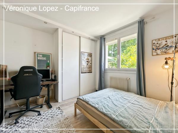 Pont du Casse, belle maison familiale de 159 m² offrant confort, luminosité et calme avec jardin et piscine