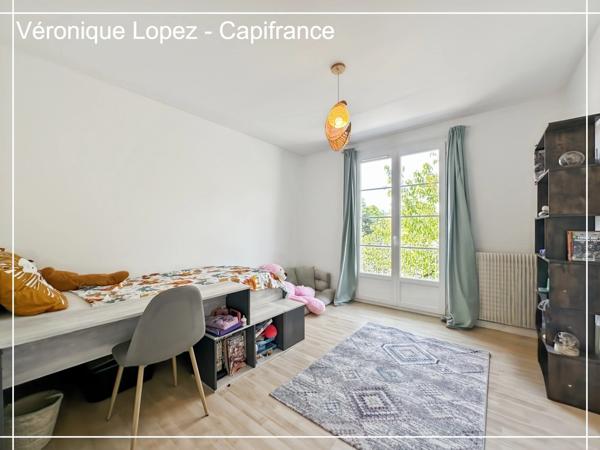 Pont du Casse, belle maison familiale de 159 m² offrant confort, luminosité et calme avec jardin et piscine