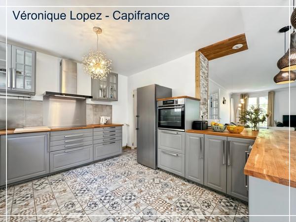 Pont du Casse, belle maison familiale de 159 m² offrant confort, luminosité et calme avec jardin et piscine