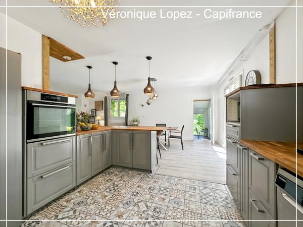 Pont du Casse, belle maison familiale de 159 m² offrant confort, luminosité et calme avec jardin et piscine
