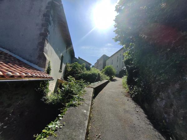 Immobilier Confolens (16500) – Maison de village 150m2 – 25 000 €