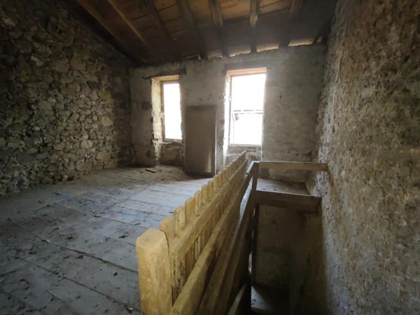 Immobilier Confolens (16500) – Maison de village 150m2 – 25 000 €
