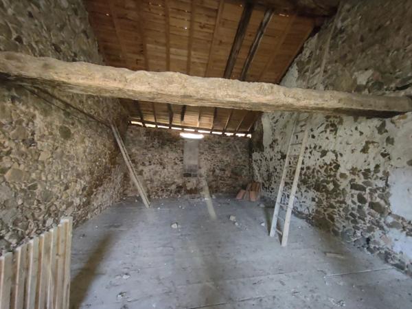 Immobilier Confolens (16500) – Maison de village 150m2 – 25 000 €