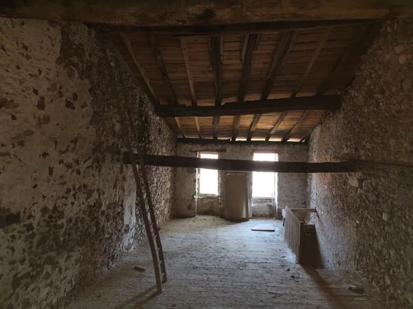 Immobilier Confolens (16500) – Maison de village 150m2 – 25 000 €