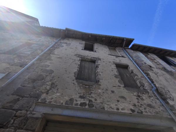 Immobilier Confolens (16500) – Maison de village 150m2 – 25 000 €
