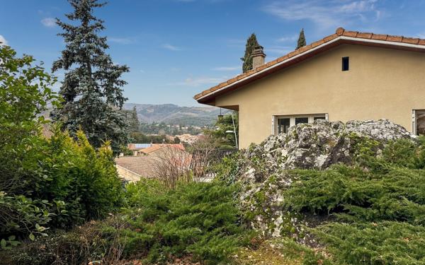 Maison à vendre    6 pièces • 168 m2 Saint-Péray