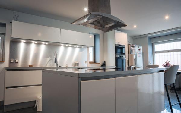 Maison à vendre    9 pièces •  Saint-Chamond