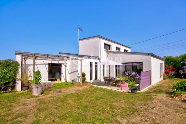 Jolie maison contemporaine et sans travaux située au calme à TREMELOIR