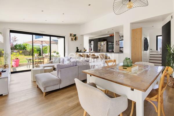 Jolie maison contemporaine et sans travaux située au calme à TREMELOIR