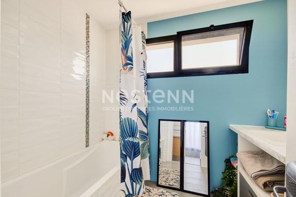 Jolie maison contemporaine et sans travaux située au calme à TREMELOIR