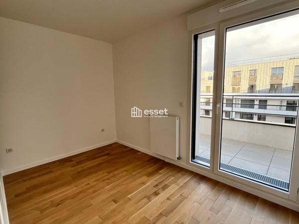 Location Appartement 3 pièces 74.05 m² - Courbevoie 92400