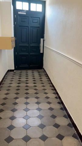 APPARTEMENT NIMES TROIS CHAMBRES PETITE TERRASSE PROCHE GARE LUMINEUX