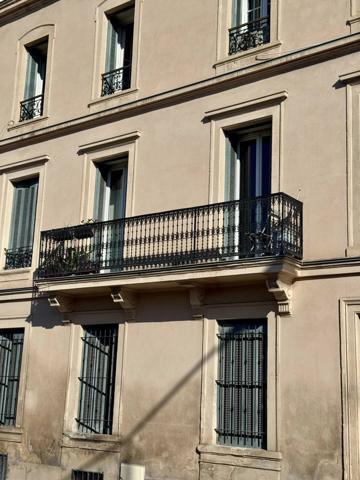 APPARTEMENT NIMES TROIS CHAMBRES PETITE TERRASSE PROCHE GARE LUMINEUX